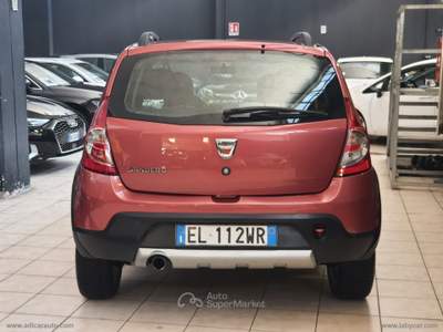 Dacia Sandero Sandero 1.6 8V GPL 85 CV Ambiance Rosso usata Torino