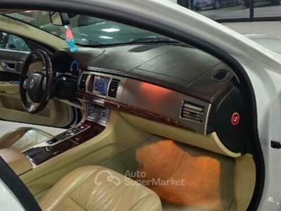 Jaguar XF XF 3.0 D V6 Luxury Bianco usata REGGIO EMILIA
