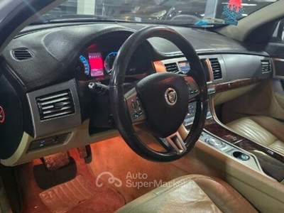Jaguar XF XF 3.0 D V6 Luxury Bianco usata REGGIO EMILIA