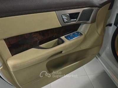 Jaguar XF XF 3.0 D V6 Luxury Bianco usata REGGIO EMILIA