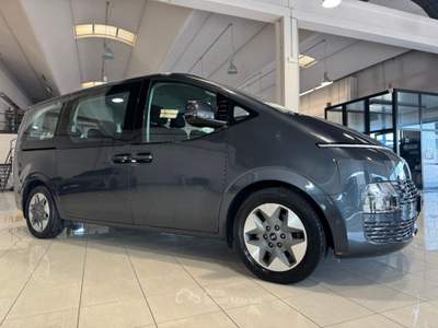 Hyundai Staria 2.2 AT 2WD 9 posti 177CV Wagon PRONTA IN SEDE Grigio usata Cortemaggiore