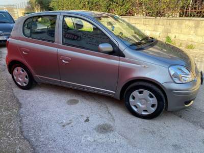 Toyota Yaris 1.4 tdi 75cv cat 5 porte - 2004 Grigio usata Giugliano in Campania