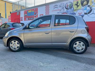 Toyota Yaris 1.4 tdi 75cv cat 5 porte - 2004 Grigio usata Giugliano in Campania