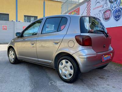 Toyota Yaris 1.4 tdi 75cv cat 5 porte - 2004 Grigio usata Giugliano in Campania