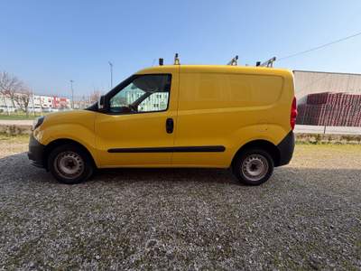 Fiat Doblò FIAT DOBLÒ 1.3 MJT PROFESSIONAL Giallo usata Mestrino