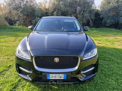 Jaguar F-Pace cambio automatico, unico proprietario Nero usata Massa