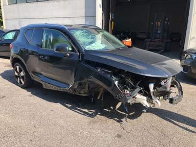 Volvo XC40 T4 GEARTRONIC MOMENTUM Nero usata Megliadino San Vitale