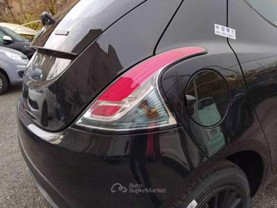 Lancia Ypsilon  - ypsilon 1.0 firefly hybrid silver s&s 70cv Nero usata Roma