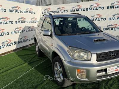Toyota RAV4 RAV 4 RAV4 2.0 DIESEL 115 CV D-4D cat 3 porte Sol Argento usata Napoli