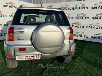 Toyota RAV4 RAV 4 RAV4 2.0 DIESEL 115 CV D-4D cat 3 porte Sol Argento usata Napoli