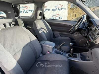 Toyota RAV4 RAV 4 RAV4 2.0 DIESEL 115 CV D-4D cat 3 porte Sol Argento usata Napoli
