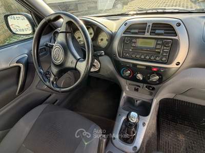 Toyota RAV4 RAV 4 RAV4 2.0 DIESEL 115 CV D-4D cat 3 porte Sol Argento usata Napoli