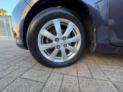 Toyota Yaris 5 porte Lounge Tetto panoramico Blu/Azzurro usata Andria