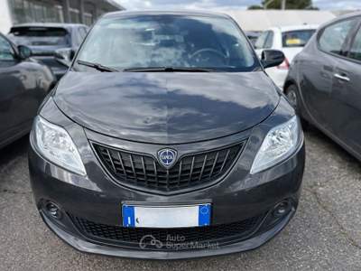 Lancia Ypsilon  - ypsilon 1.0 firefly hybrid silver s&s 70cv 5p.ti Grigio usata Roma
