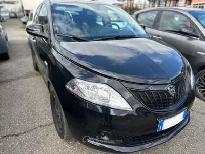 Lancia Ypsilon  - ypsilon 1.0 firefly hybrid silver s&s 70cv Nero usata Roma