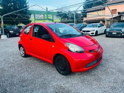 Toyota Aygo 3 porte neopatentati Rosso usata Bulgarograsso