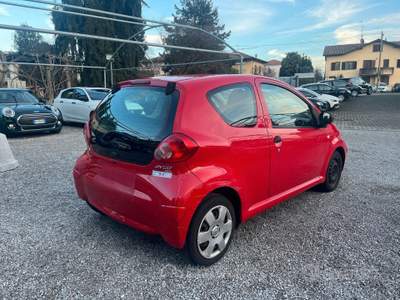 Toyota Aygo 3 porte neopatentati Rosso usata Bulgarograsso