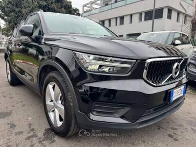 Volvo XC40 T2 130CV MOMENTUM CORE Nero usata Milano
