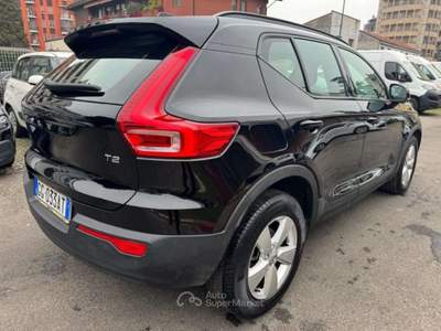 Volvo XC40 T2 130CV MOMENTUM CORE Nero usata Milano