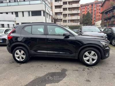 Volvo XC40 T2 130CV MOMENTUM CORE Nero usata Milano