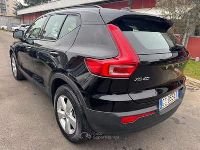 Volvo XC40 T2 130CV MOMENTUM CORE Nero usata Milano