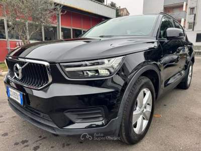 Volvo XC40 T2 130CV MOMENTUM CORE Nero usata Milano