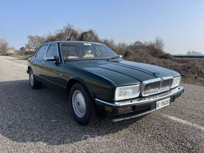 Jaguar XJ6 2.9 Sovereign manuale ASI Verde usata Luzzara