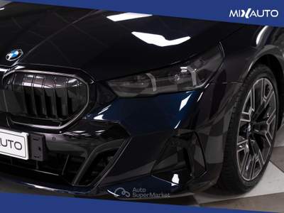 BMW Serie 5 530d Futura d Touring 48V xDrive Auto Nero usata Latina