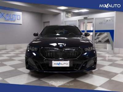 BMW Serie 5 530d Futura d Touring 48V xDrive Auto Nero usata Latina
