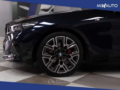 BMW Serie 5 530d Futura d Touring 48V xDrive Auto Nero usata Latina