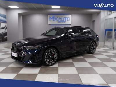 BMW Serie 5 530d Futura d Touring 48V xDrive Auto Nero usata Latina