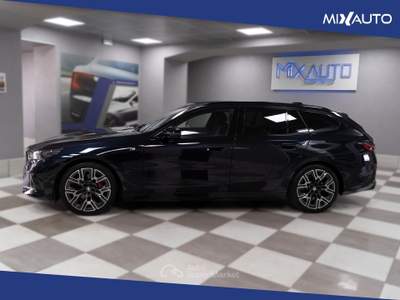 BMW Serie 5 530d Futura d Touring 48V xDrive Auto Nero usata Latina