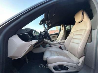 Porsche Taycan Taycan Nero usata Trevi