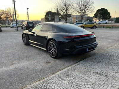 Porsche Taycan Taycan Nero usata Trevi
