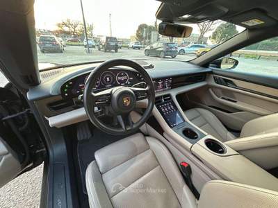 Porsche Taycan Taycan Nero usata Trevi