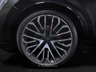 Audi Q8 SUV 50 TDI 286CV quattro S line LISTINO 140.520€ Nero usata Arsiè