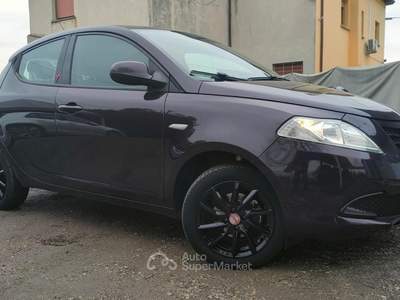 Lancia Ypsilon 5 Porte Ypsilon 1.2 8v Elefantino e usata Sant'Agata sul Santerno