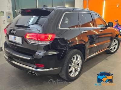 Jeep Grand Cherokee 3.0 crd (mjt II) V6 Summit 250cv auto Nero usata Curno