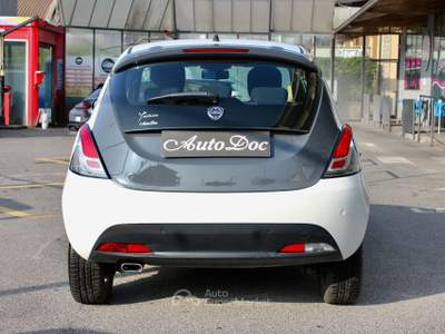 Lancia Ypsilon 5 porte Gold SENSORI APP. TAGLIANDATA Bianco usata Villongo