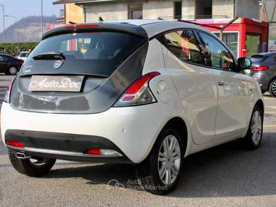 Lancia Ypsilon 5 porte Gold SENSORI APP. TAGLIANDATA Bianco usata Villongo
