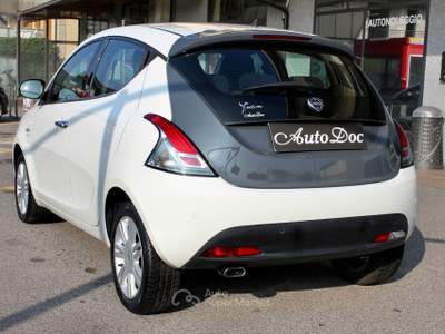 Lancia Ypsilon 5 porte Gold SENSORI APP. TAGLIANDATA Bianco usata Villongo