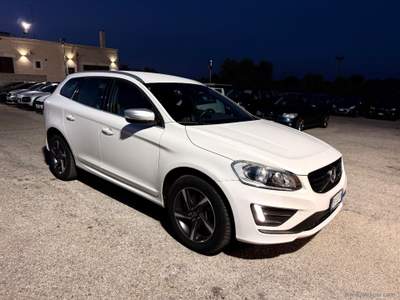 Volvo XC60 XC60 D5 AWD Geartronic R-design Momentum Bianco usata San Michele Salentino