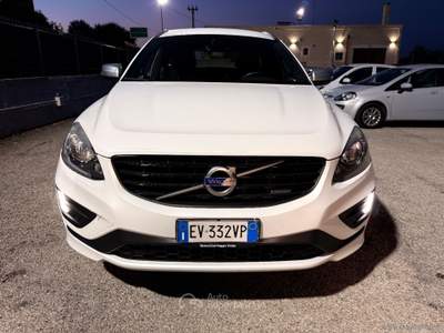 Volvo XC60 XC60 D5 AWD Geartronic R-design Momentum Bianco usata San Michele Salentino