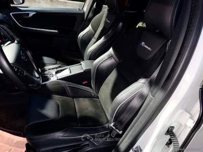 Volvo XC60 XC60 D5 AWD Geartronic R-design Momentum Bianco usata San Michele Salentino