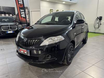 Lancia Ypsilon 1.0 FireFly 70cv Hybrid Silver Nero usata Occhiobello