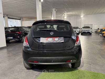 Lancia Ypsilon 1.0 FireFly 70cv Hybrid Silver Nero usata Occhiobello