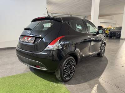 Lancia Ypsilon 1.0 FireFly 70cv Hybrid Silver Nero usata Occhiobello
