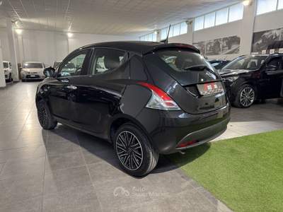 Lancia Ypsilon 1.0 FireFly 70cv Hybrid Silver Nero usata Occhiobello