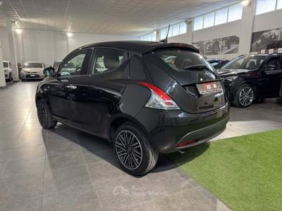 Lancia Ypsilon 1.0 FireFly 70cv Hybrid Silver Nero usata Cesena