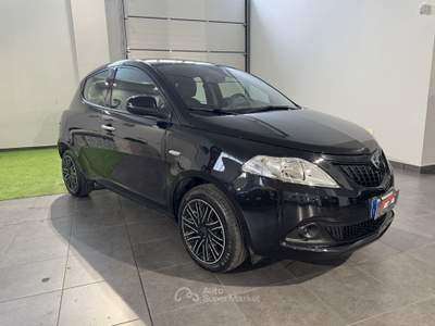 Lancia Ypsilon 1.0 FireFly 70cv Hybrid Silver Nero usata Cesena